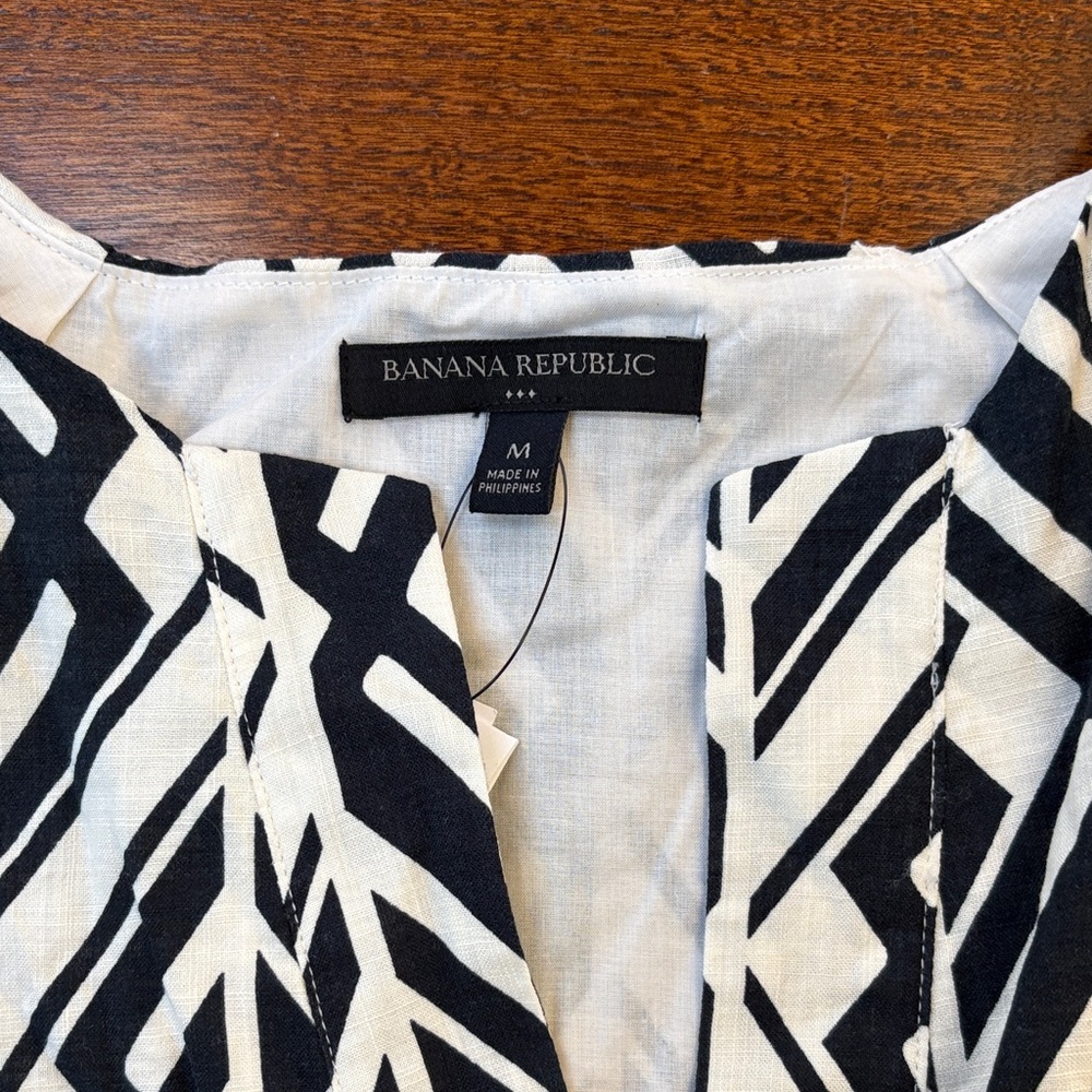 Banana Republic Black and Cream Cropped Geometric Top Medium - Picture 7 of 15